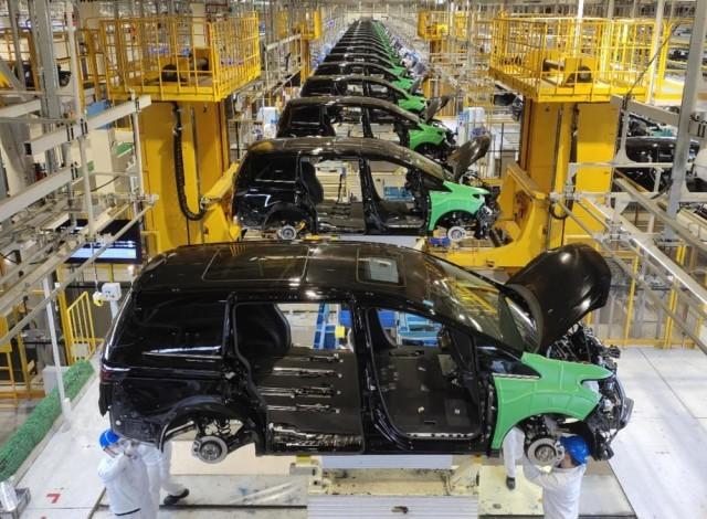 抓生产、赶订单、增质效--武汉汽车企业新春生产忙
